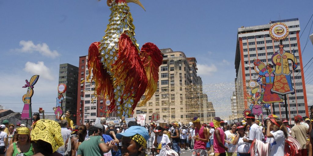 galo-gigante-do-recife-tera-visual-sustentavel-no-carnaval-2025
